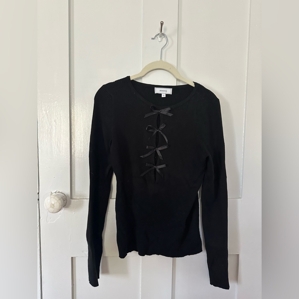 black bow sweater